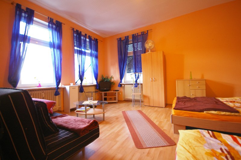 IMGP1252.JPG - Selbstverständlich sind alle Wohnungen mit Kleiderschränken, Schuhschränken und diversen Stauräumen ausgestattet.